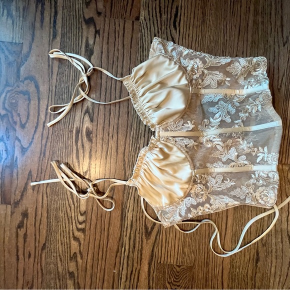 Two piece v Chatman set - Picture 3 of 4